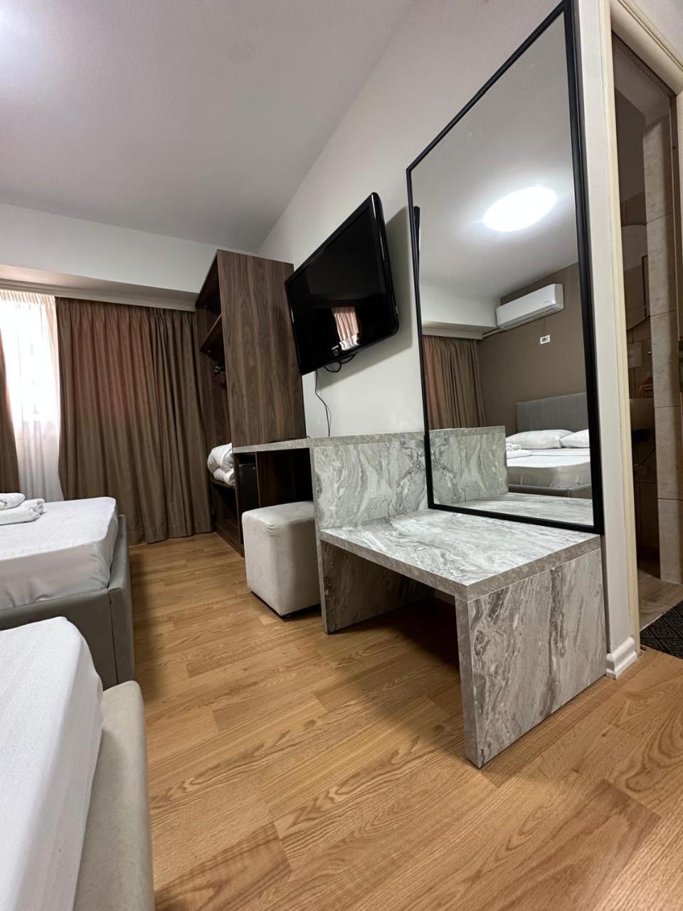 Hotel Her Vlora Kültér fotó
