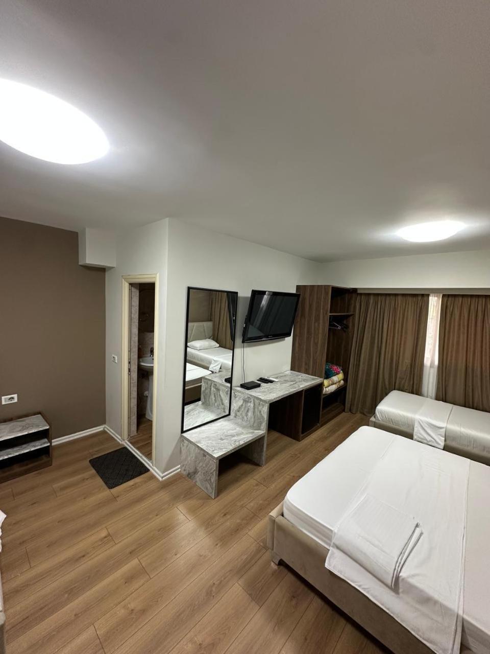 Hotel Her Vlora Kültér fotó